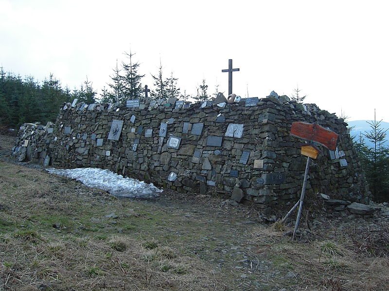 Il monumento agli scout fucilati dai nazisti a Ivancena