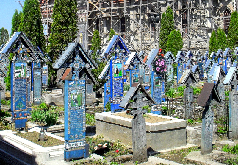 Il 'cimitero allegro' è una delle più note attrazioni turistiche della Romania