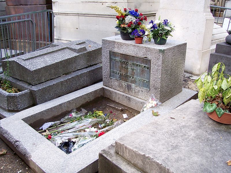La tomba di Jim Morrison, la più visitata al cimitero di Père-Lachaise