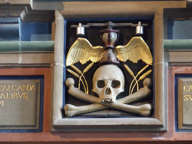 Le ossa, oppure la clessidra sono tra i più frequenti simboli della morte