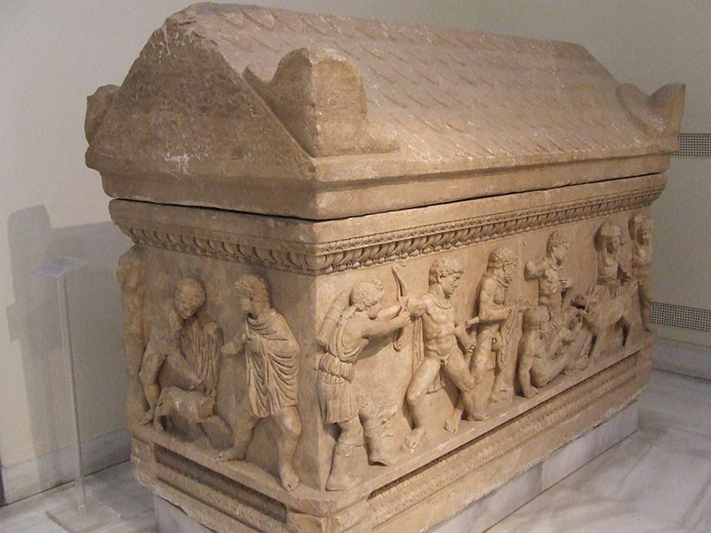Nell'antichità sarcofagi in pietra o metallo erano riservati alle grandi personalità